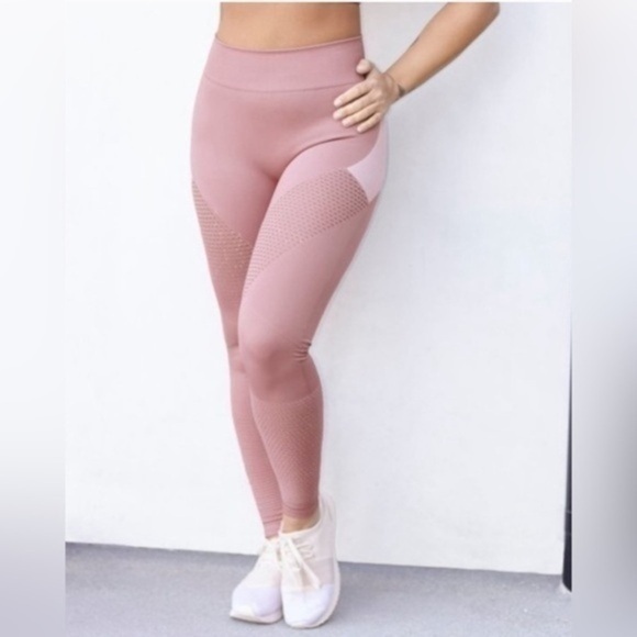Fabletics Demi Lovato Women’s Large Mauve Pink Seamless Crop Leggings Pant L Gym - Picture 1 of 16